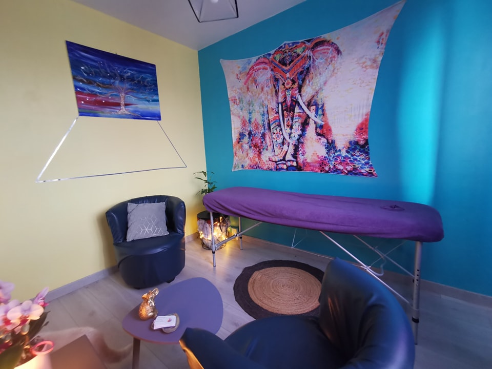 ma salle de consultation et de soins en magnétisme, pour vous accueillir dans une ambiance chaleureuse et reposante.